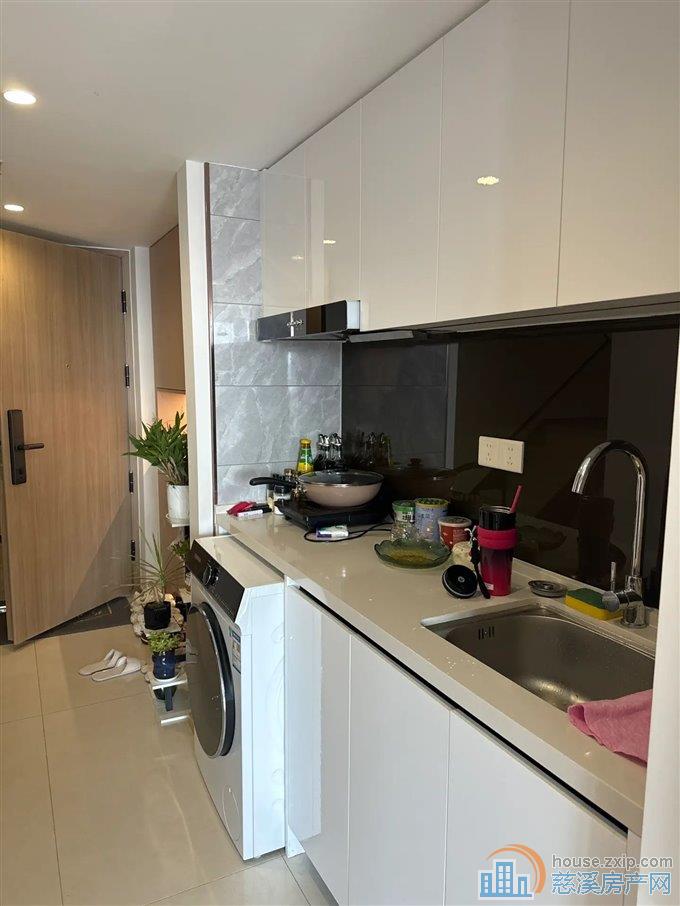 水映天成 复式公寓精装