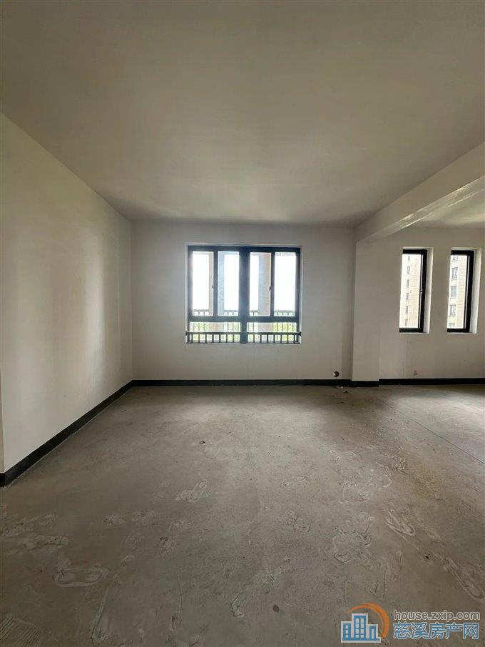 新潮塘南苑153平方148万车位杂物间