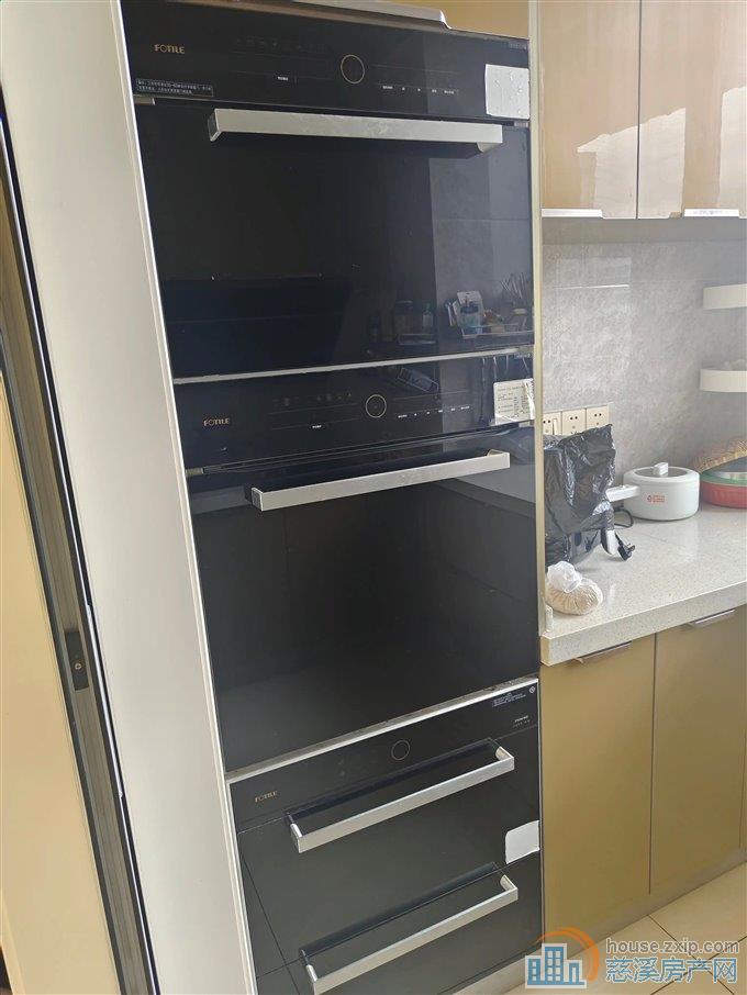 天悦湾花苑 豪装200平方248万中庭位