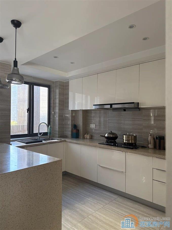 白金湾 精装拎包入住144平145万