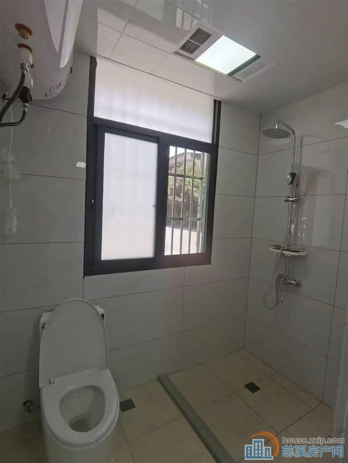 金东南苑直地1楼66.6平精装62.8万