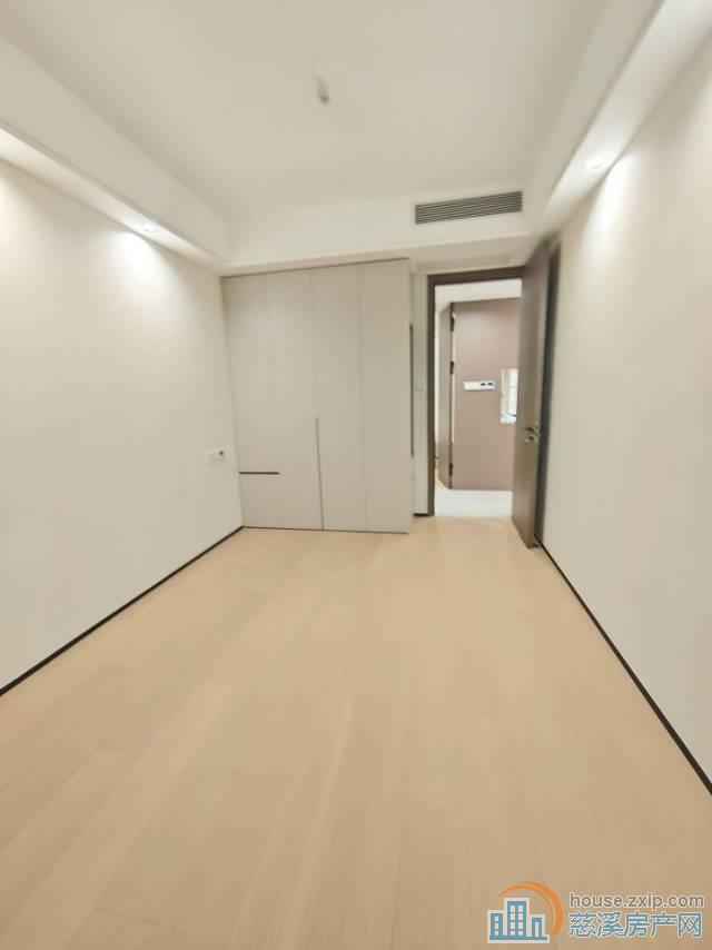 中海湖心半岛127平豪装3室278万直接