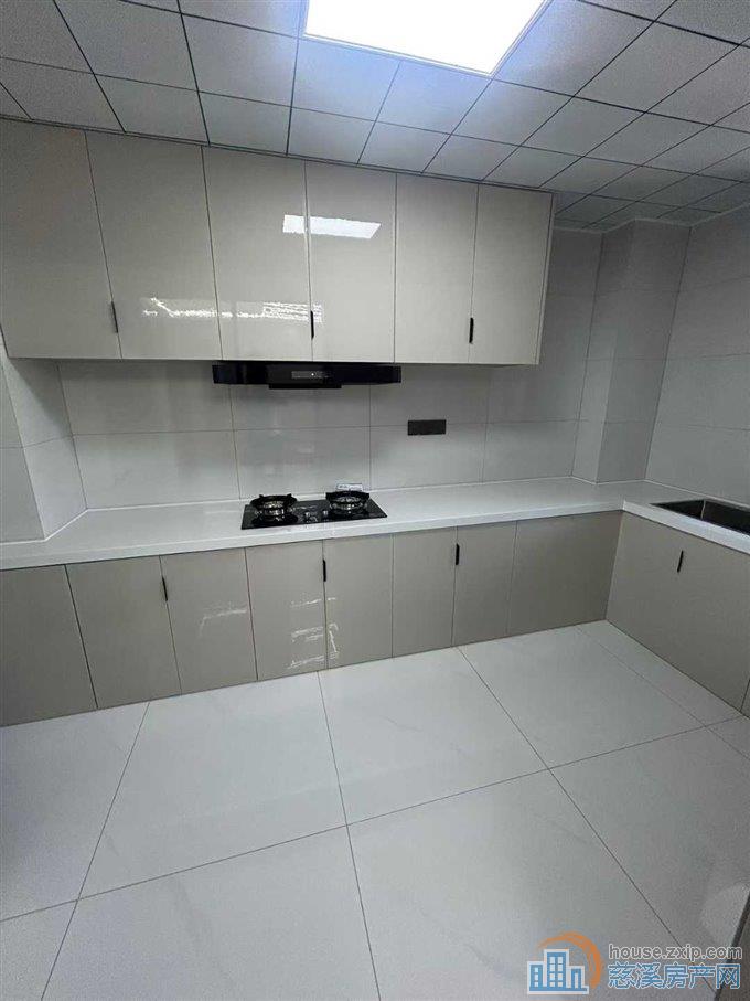 紫阙台一室一厅一厨一卫精装修直接钥匙在