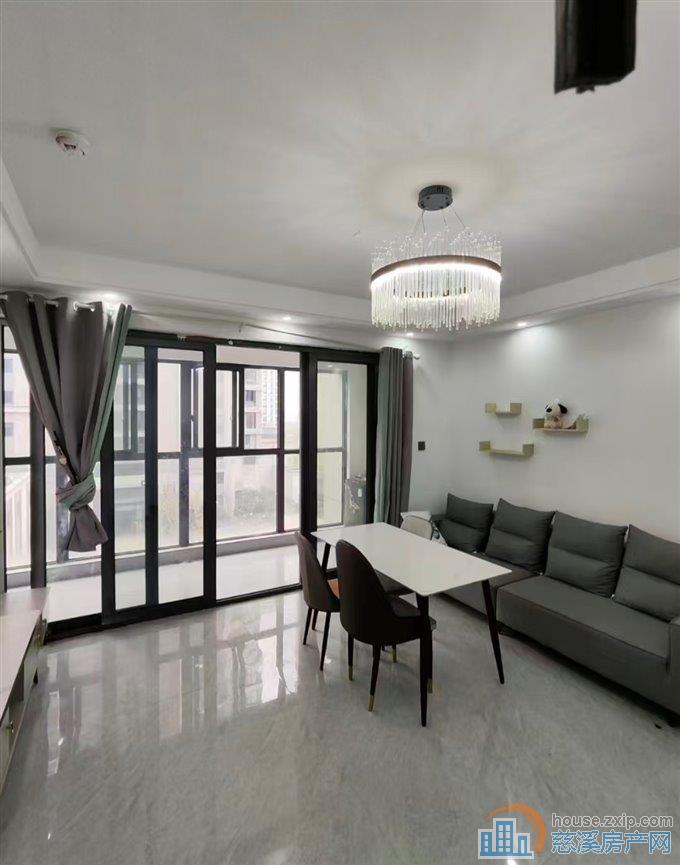 悦未来 朝南 2室 2600/月带车位