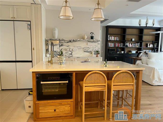 上东辰府 精装 带车位 送家具家电   