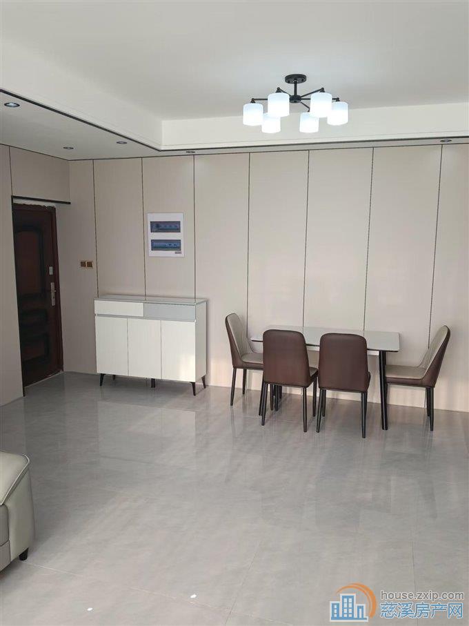 出租 明月佳苑  自住装修2900/月