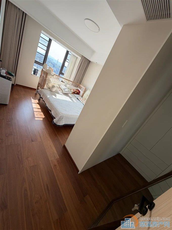 珑玥府143平298万豪装送车位