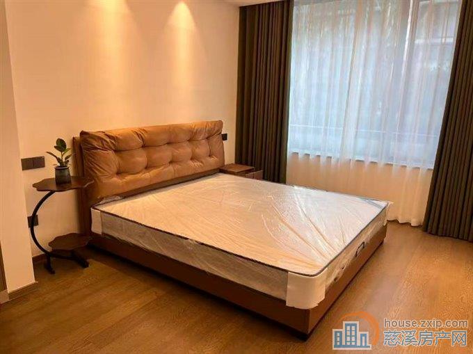 慈澜府东区183自住装修未入住首租带车位