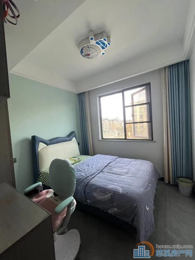 阅江府边套自住精装133平228万满2年