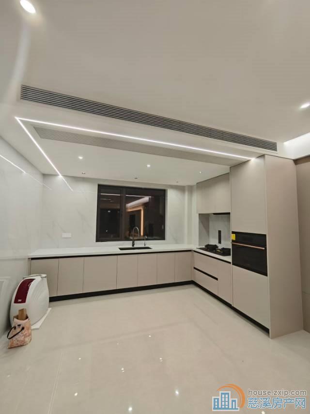 中海湖心半岛127平豪装3室278万直接