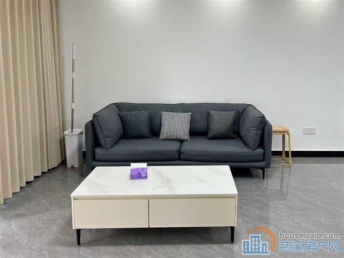 悦未来3室2厅2卫精装3800带车位直接