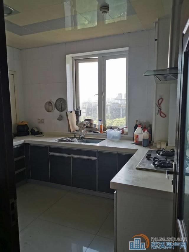 东方明珠恒温楼中间层163.5平180万