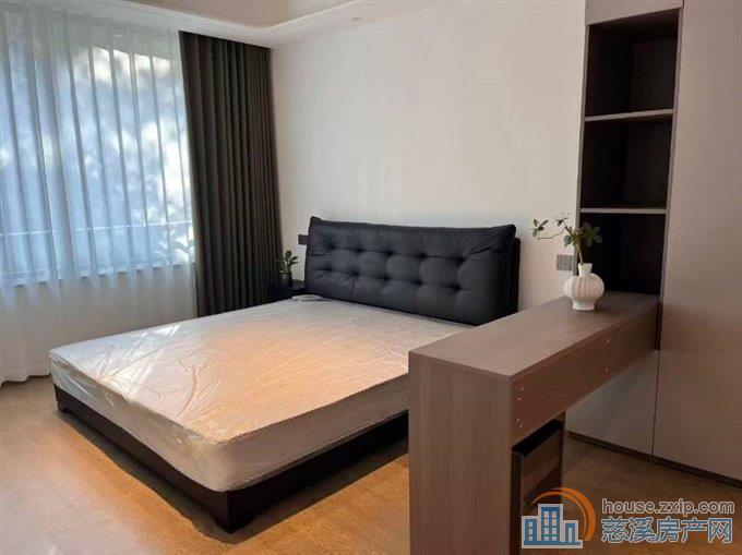 慈澜府东区183自住装修未入住首租带车位