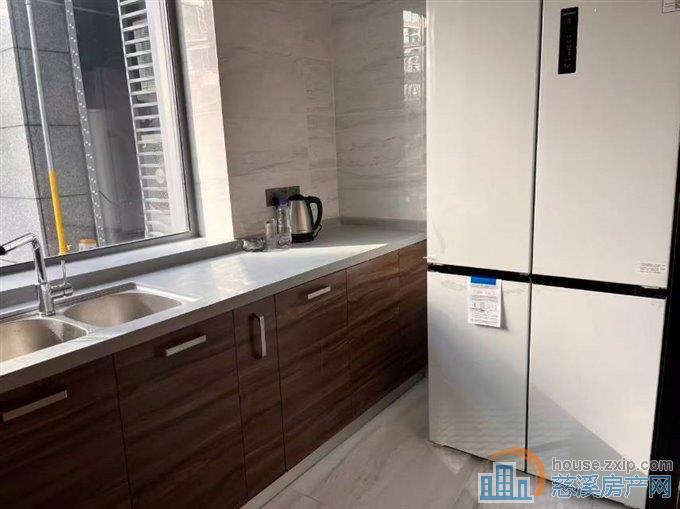 慈澜府东区183自住装修未入住首租带车位