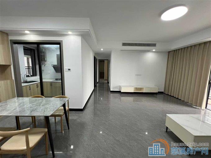 悦未来3室2厅2卫精装3800带车位直接