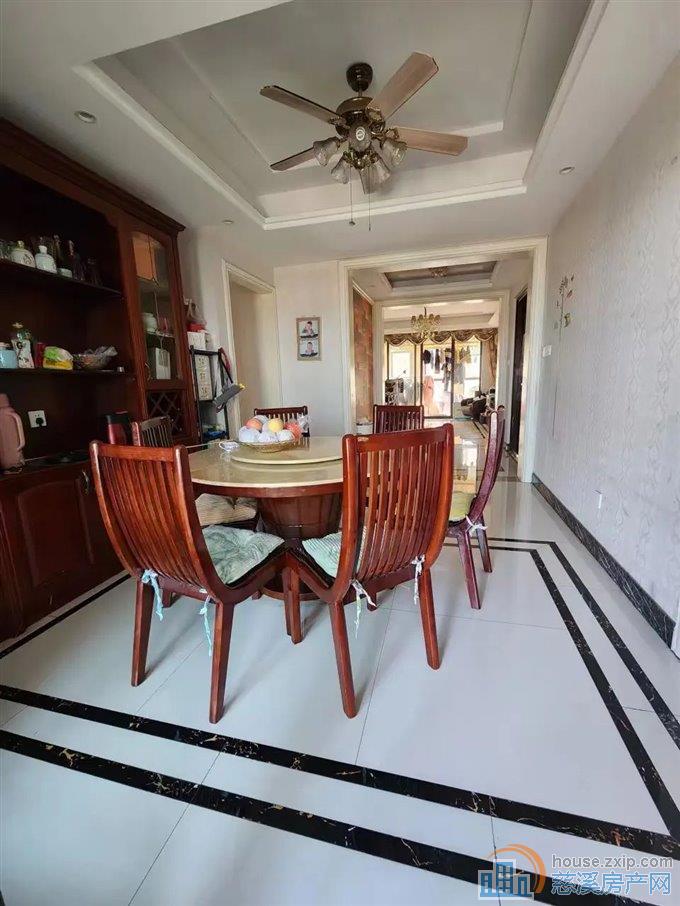 凯旋门 精装修 142平 230万