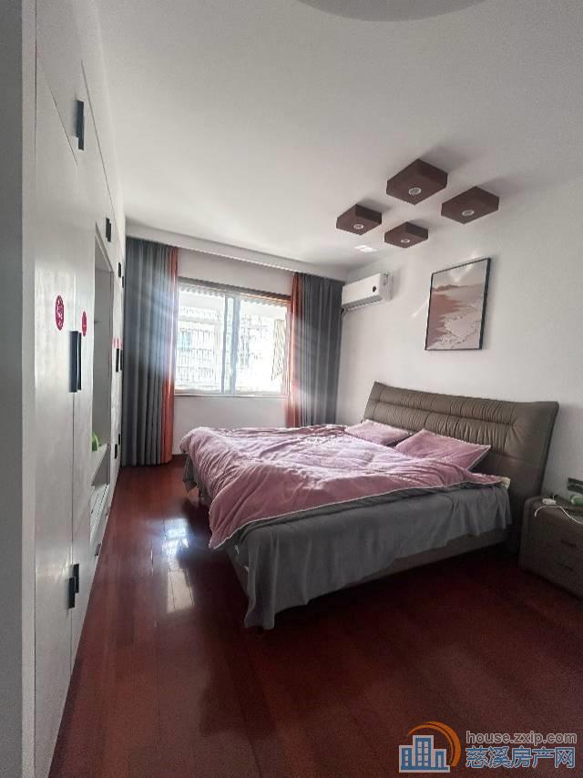 清泰公寓156平稀缺一楼精装带车库满2年