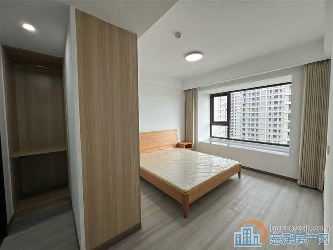 悦未来3室2厅2卫精装3800带车位直接