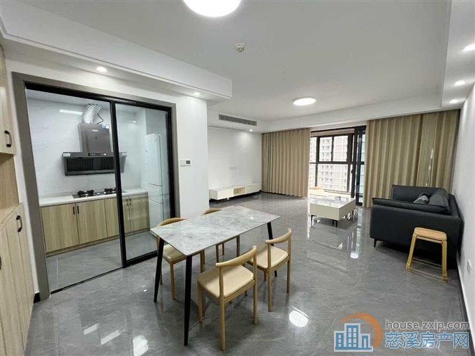 悦未来3室2厅2卫精装3800带车位直接