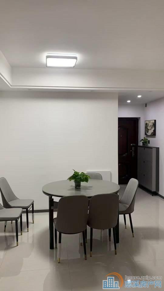 观湖佳苑90平十储藏室精装128万