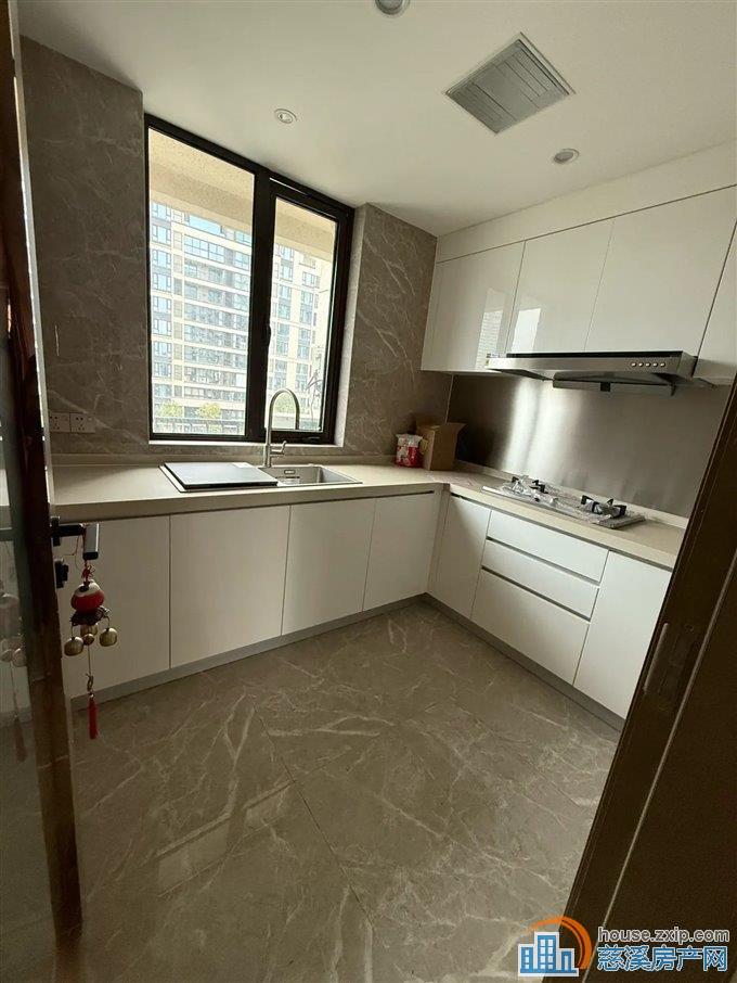 中海湖心半岛,125平235万精装修