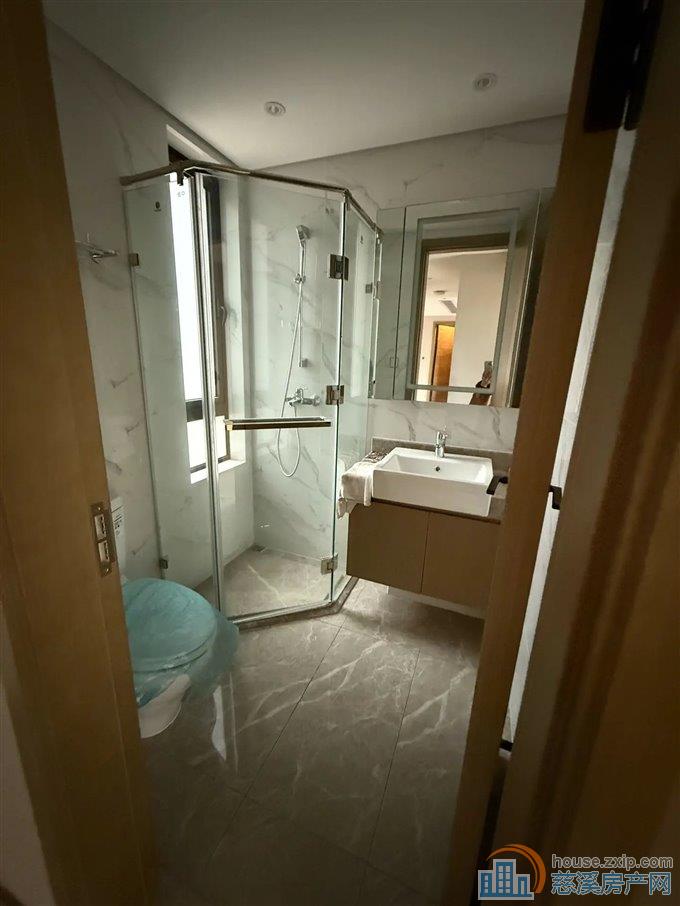 中海湖心半岛，125平230万精装修