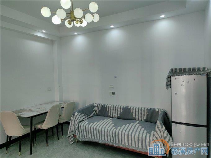 观湖佳苑  朝北1900/月