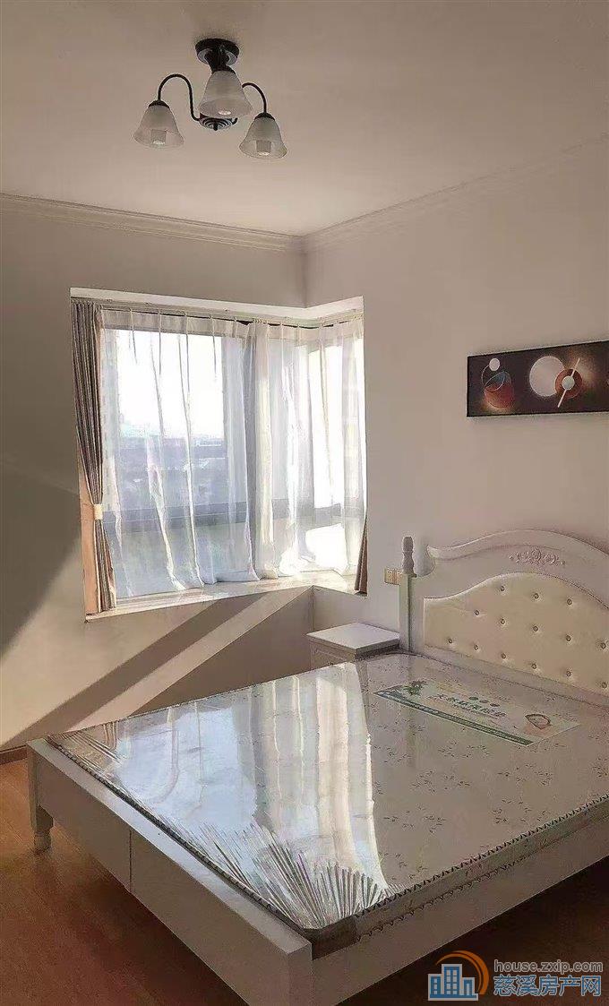 梅林苑   二室一厅   2600/月