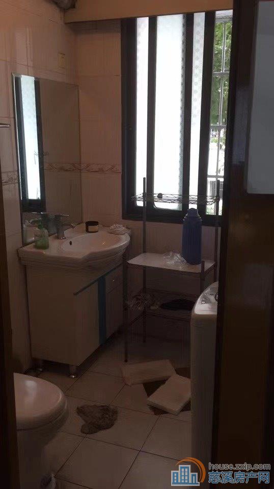 吉祥新村1楼二室送储物间1500元