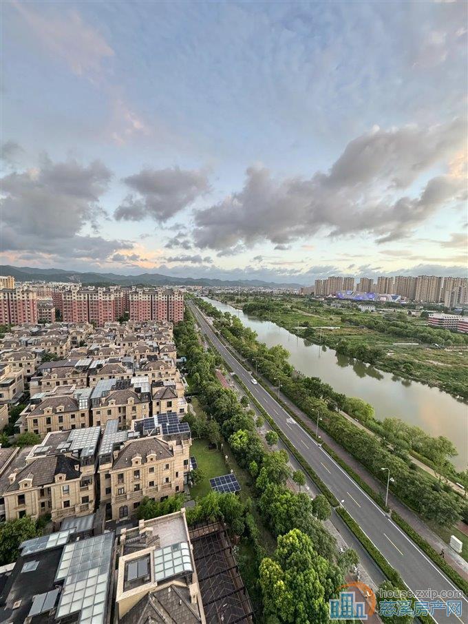 元亨雅园 河景房143平方216万车位