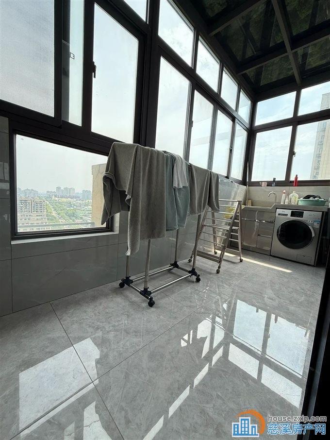 金仕华庭102平精装带阳光房155万