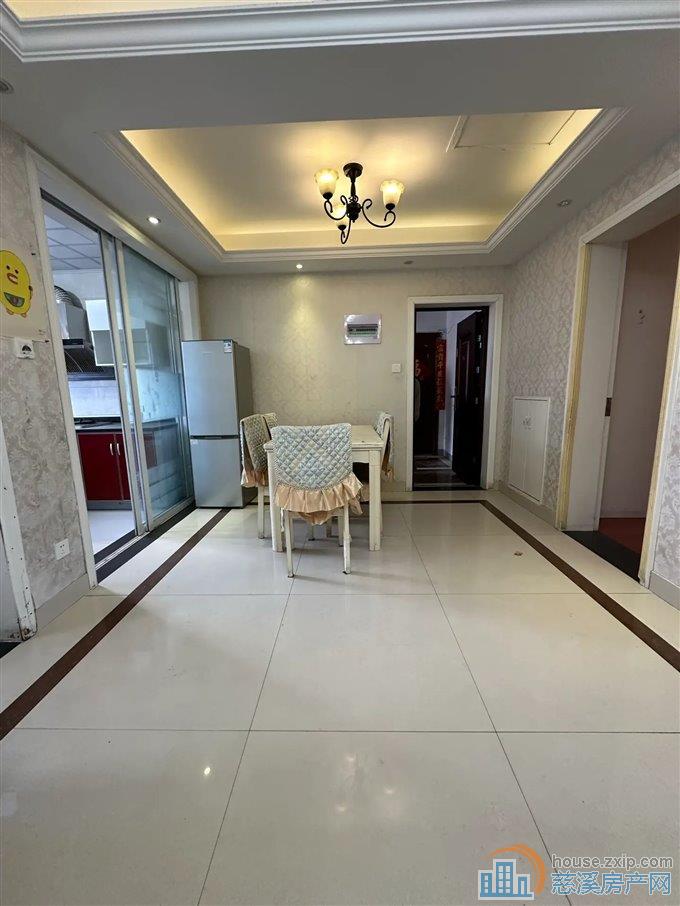 吉祥新村菜场旁 精装二室 月租2300元