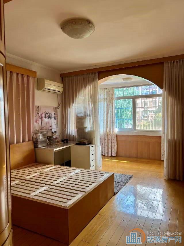 园丁新村楼层2楼东边套采光好87平老精装