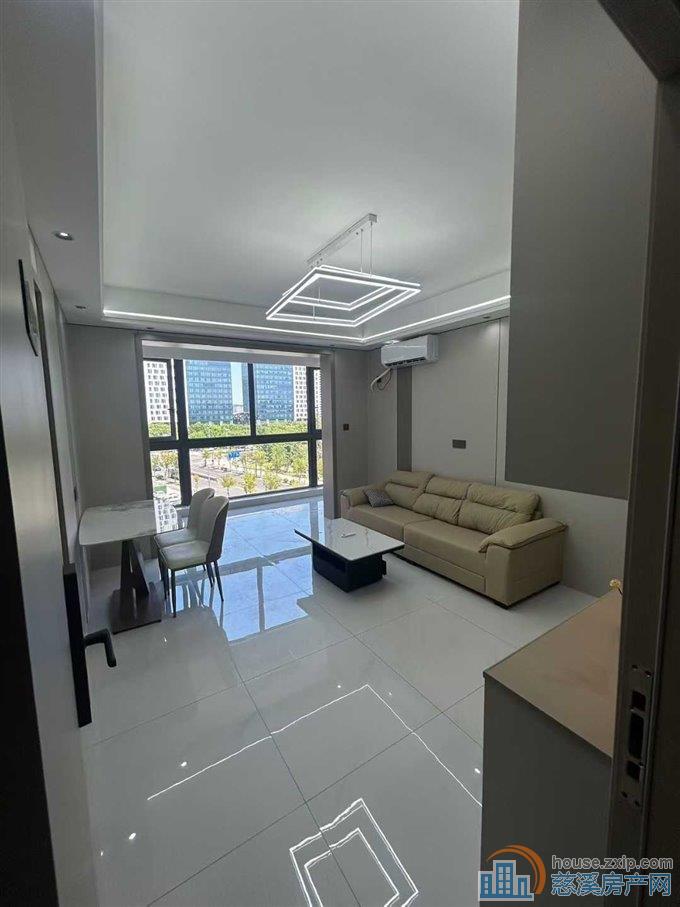 紫阙台一室一厅一厨一卫精装修直接钥匙在