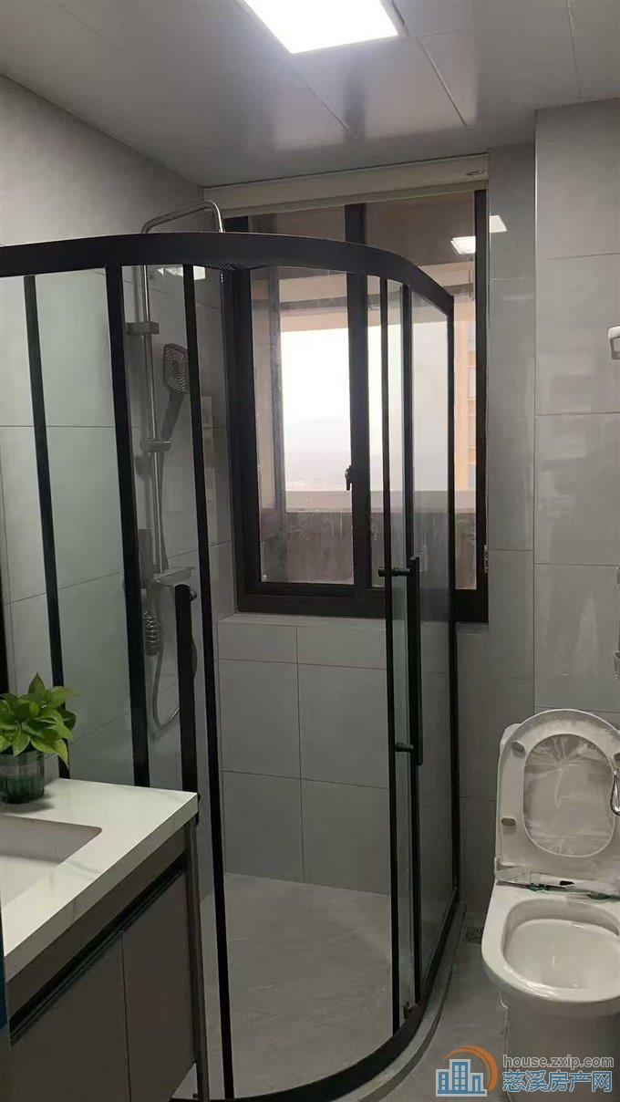 观湖佳苑90平方精装带储藏间128万