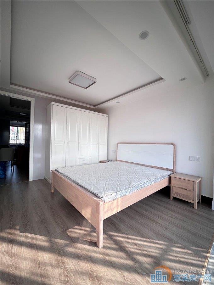 园丁新村全新装修拎包入住三室