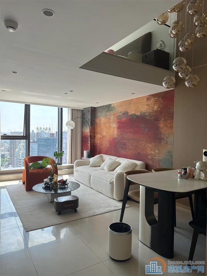 水映天成 复式公寓精装