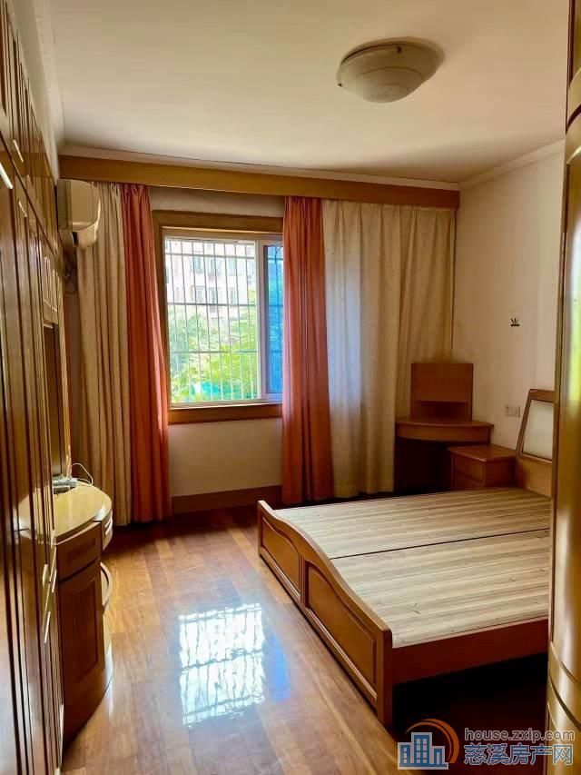 园丁新村楼层2楼东边套采光好87平老精装