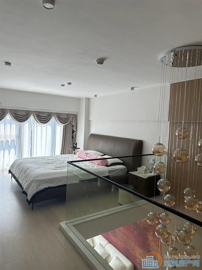 水映天成 复式公寓精装