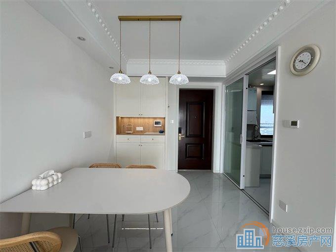 天铂佳苑 精装没怎么住过 带车位