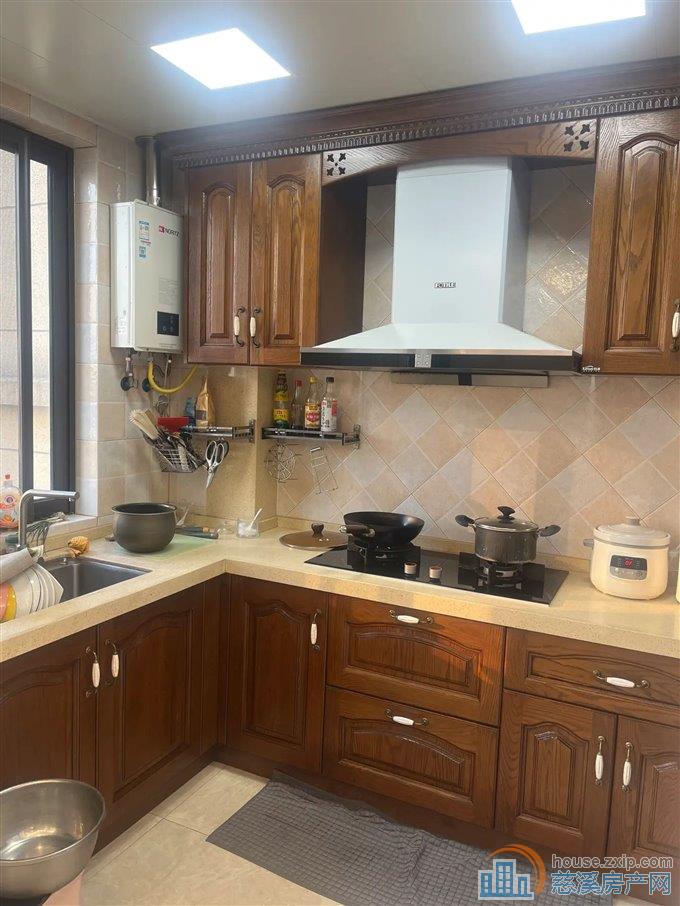 金仕华庭 精装修 黄金楼层 175万