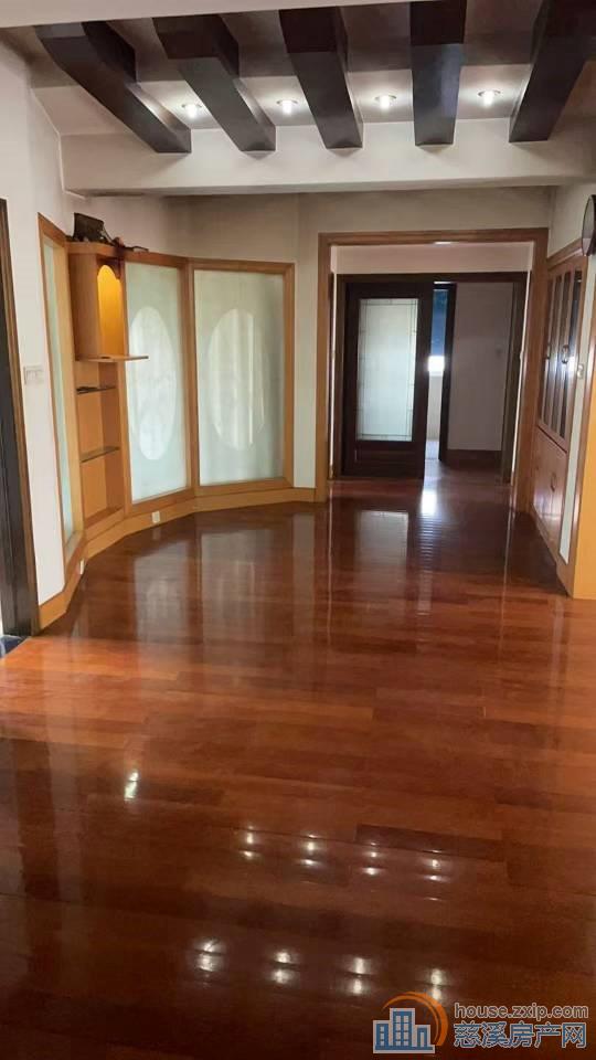 东兴苑南区中层151平方米，142万