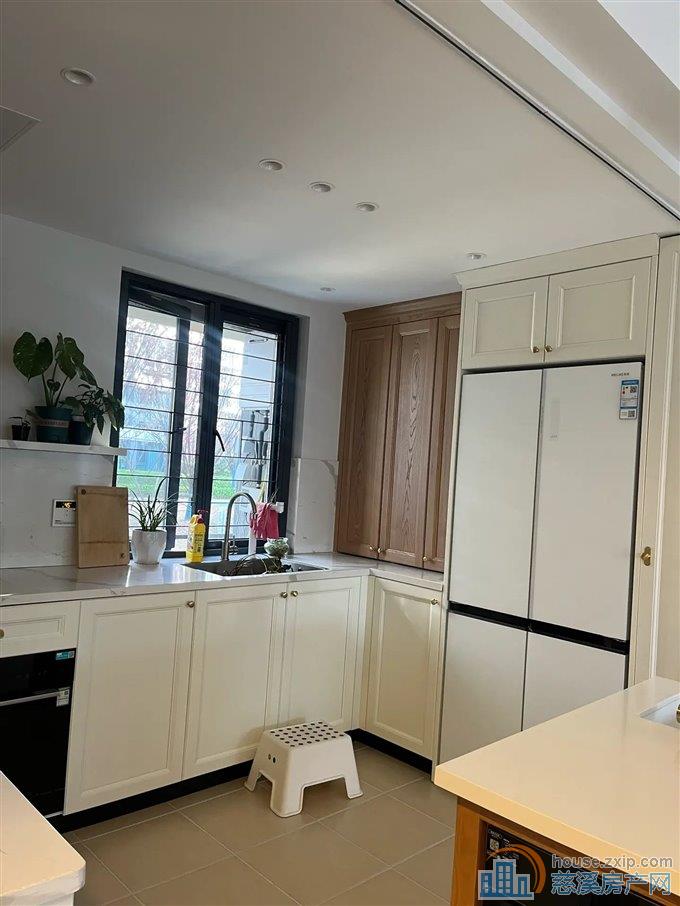 上东辰府 精装 带车位 送家具家电   