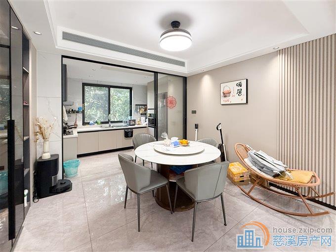 俯院江南北区143平268万三居室