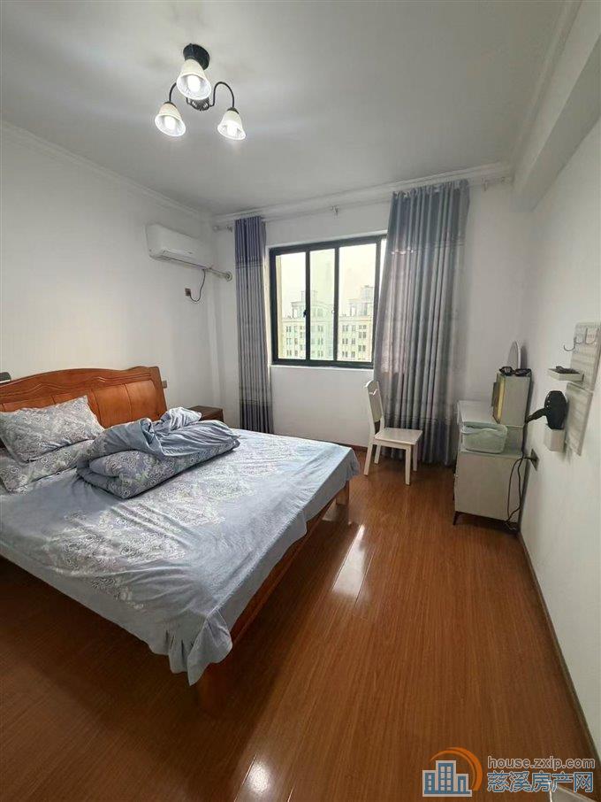 鸣北小区面积105平精装修两间朝南