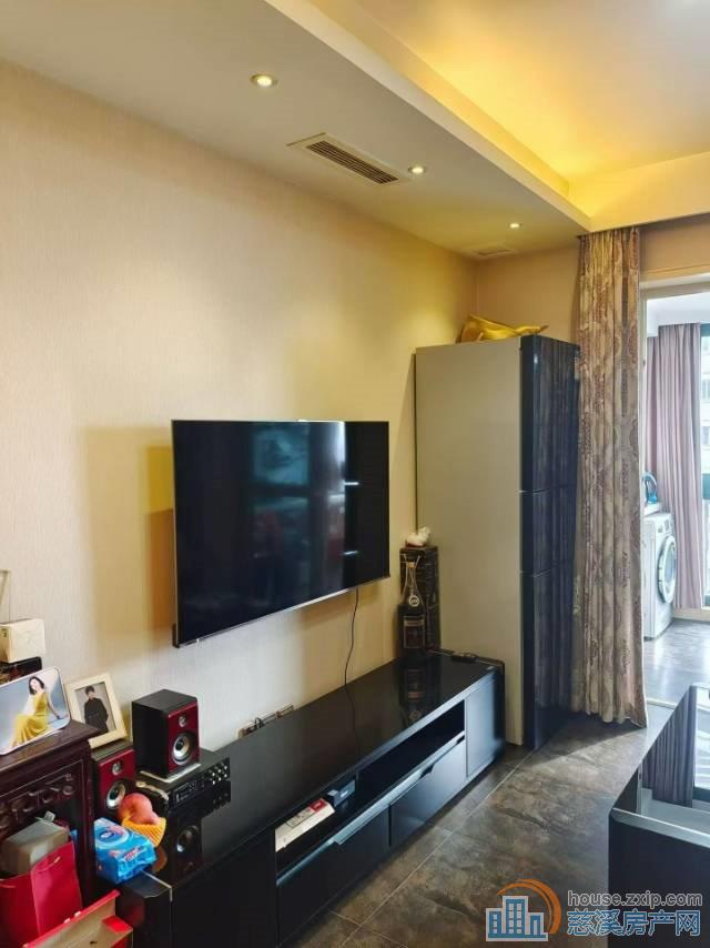 东方明珠55平朝南2间双阳台中间楼层精装