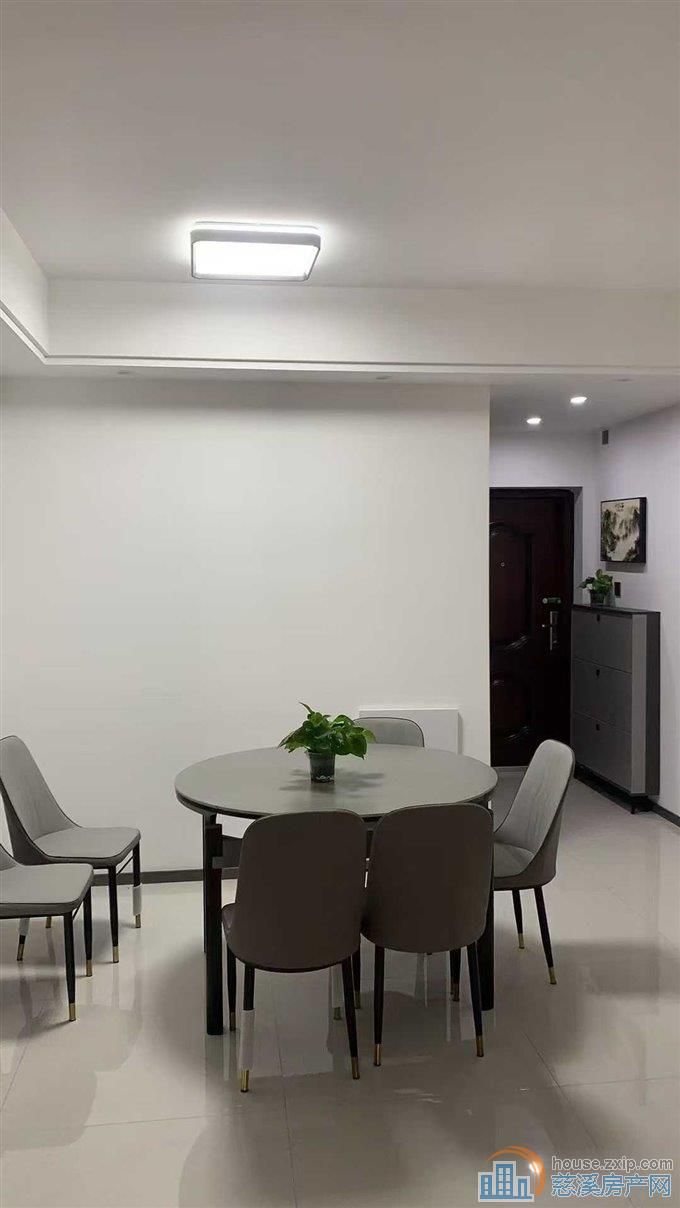 观湖佳苑90平方精装带储藏间128万