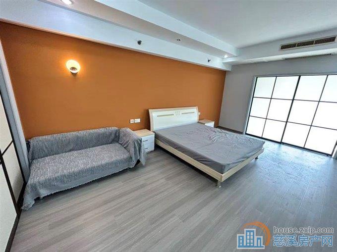 中央大厦南楼朝南63平精装1600元