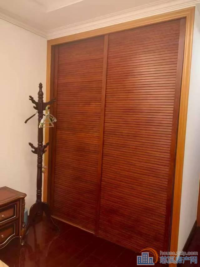 嘉景园多层洋房2楼124平精装158万