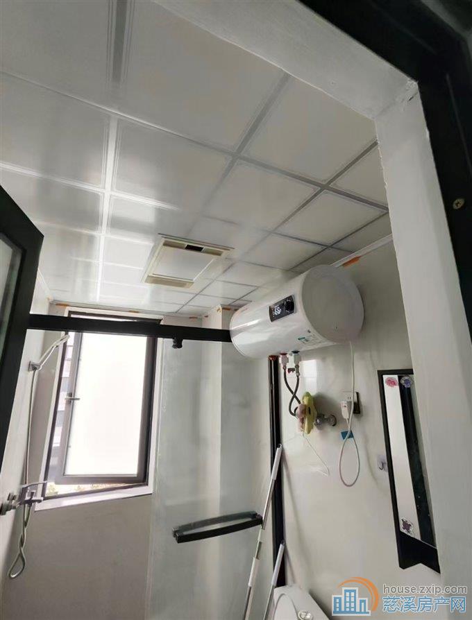 悦未来 朝南 2室 2600/月带车位